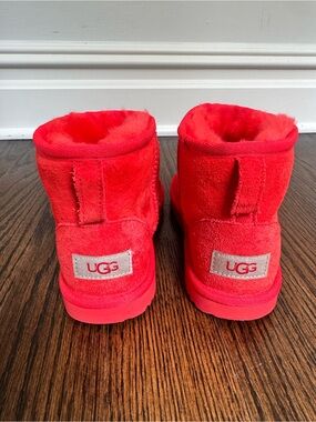 UGG Kids Mini Boot in Bright Red